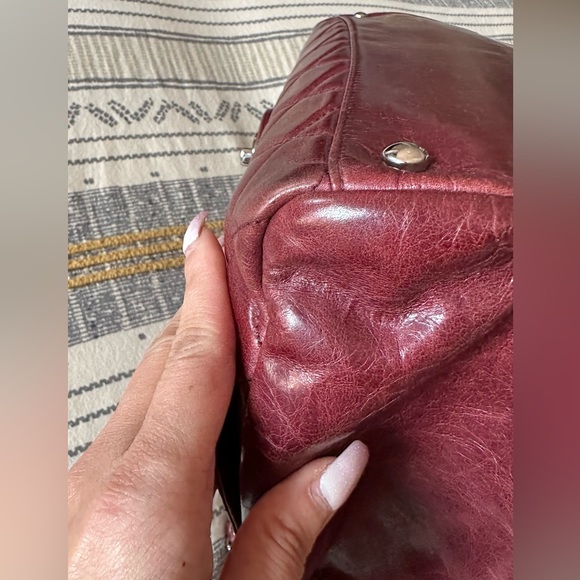 Preowned - CHANEL
Glazed Calfskin Quilted Small CC Delivery Tote Burgundy - Picture 12 of 16